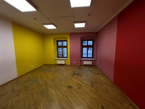 коммерческая по адресу Братьев Рогатинцев ул., 18