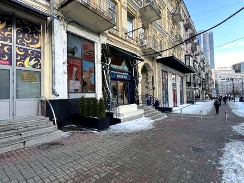 комерційна за адресою Басейна вул., 1/2