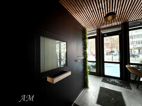 комерційна за адресою Велика Васильківська вул. (Червоноармійська), 111/113