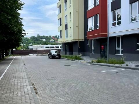 комерційна за адресою Комарівська вул., (Будинок 14)