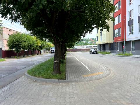 комерційна за адресою Комарівська вул., (Будинок 14)