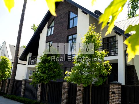 дом по адресу Евгения Коновальца ул.