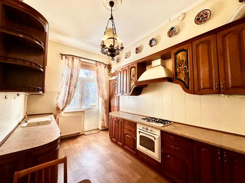 квартира за адресою Євгена Коновальця вул. (), 37