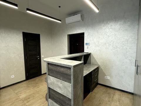 комерційна за адресою Жилянська вул., 68