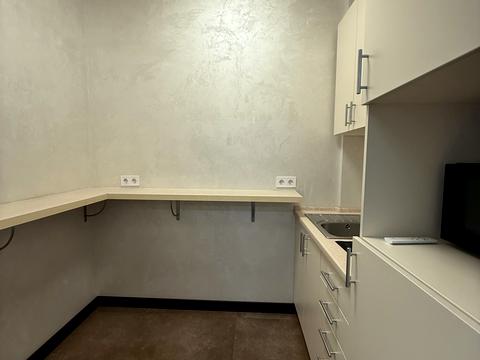 комерційна за адресою Жилянська вул., 68