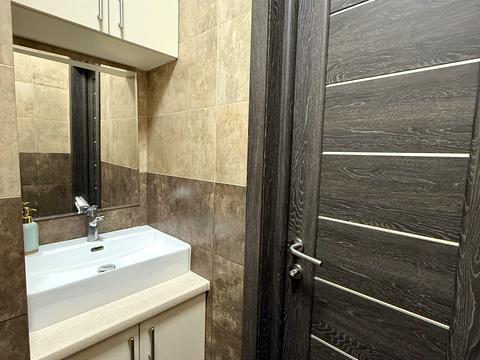 комерційна за адресою Жилянська вул., 68