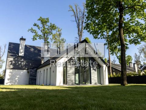 дом по адресу Евгения Коновальца ул.