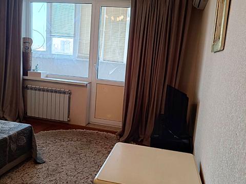 квартира за адресою Князя Володимира Великого просп., 102