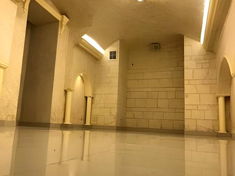 комерційна за адресою Європейська пл. (Катерининська), 8