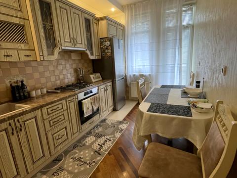 квартира за адресою Олександра Хіри вул., 1