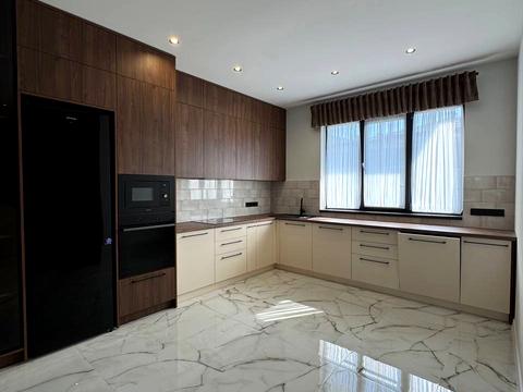 будинок за адресою Горіхова, 25