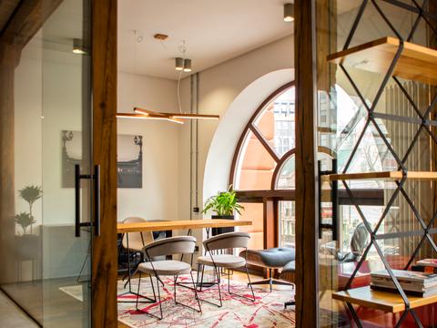 коммерческая по адресу Французский бульв., 2