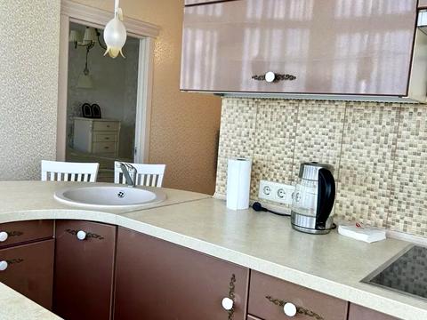 квартира за адресою В'ячеслава Чорновола вул., 27