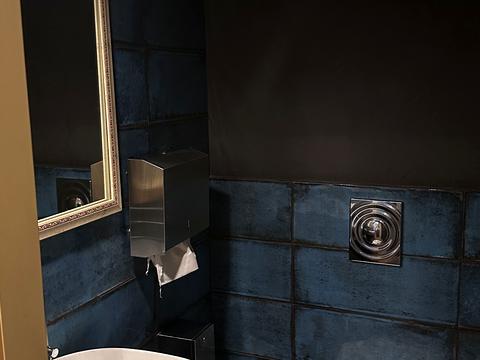 комерційна за адресою Володимира Мономаха вул. (Московська), 4