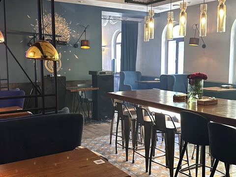 комерційна за адресою Володимира Мономаха вул. (Московська), 4