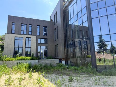 комерційна за адресою Ломаківська вул. (Мічуріна), 15