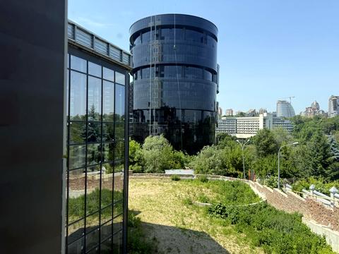 комерційна за адресою Ломаківська вул. (Мічуріна), 15