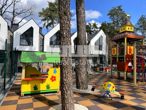 дом по адресу Евгения Коновальца ул.