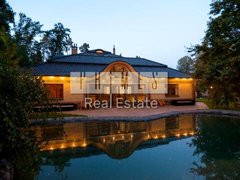 комерційна за адресою Варшавська вул. (Ватутіна), 4