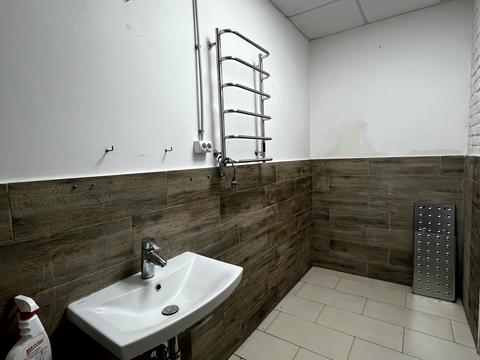 коммерческая по адресу Ивана Франко ул., 1