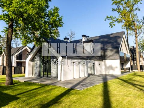 дом по адресу Евгения Коновальца ул.