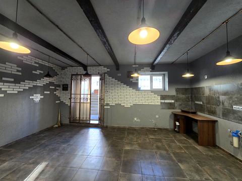 комерційна за адресою Ярослава Мудрого вул., 10/4