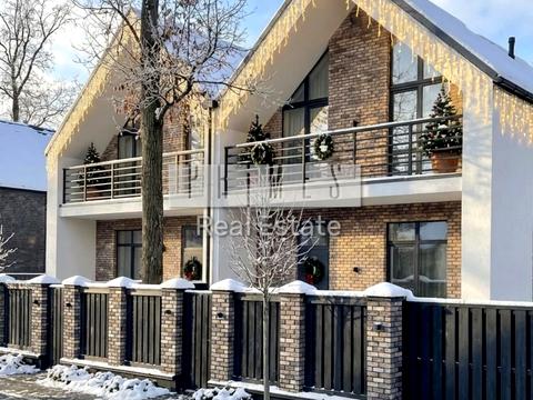 дом по адресу Евгения Коновальца ул.