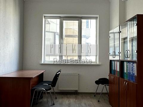 комерційна за адресою Андрія Верхогляда вул. (Михайла Драгомирова), 2-А