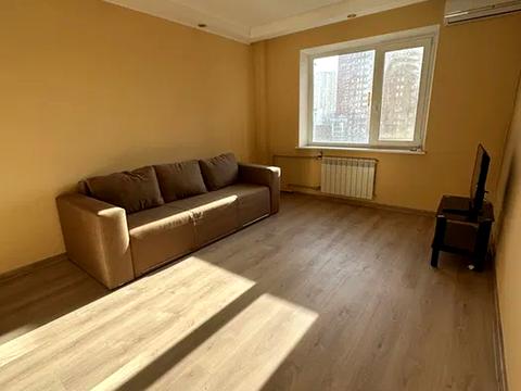 квартира за адресою Анни Ахматової вул., 15