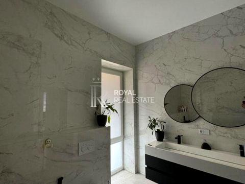 будинок за адресою с. Зазим'я, святого миколая, 4