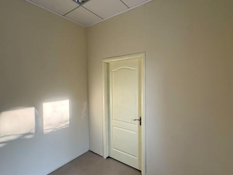 комерційна за адресою Грушевського вул., 22