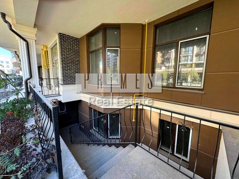 комерційна за адресою Райдужна вул., 6