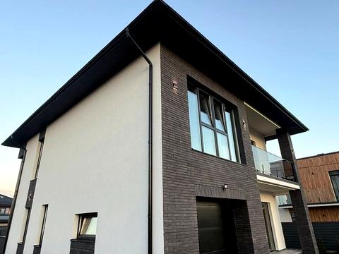 будинок за адресою Місячна вул.