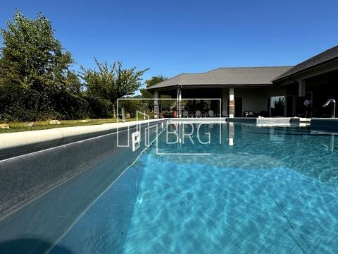 будинок за адресою Квітнева вул.