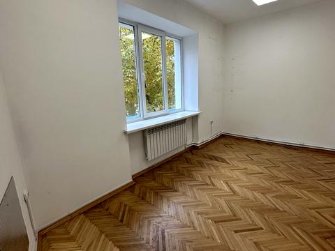 комерційна за адресою Львів, Переяславська вул., 19