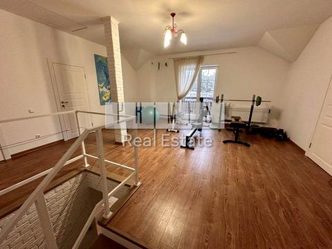 будинок за адресою 1 Травня вул.