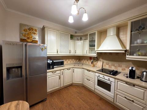 будинок за адресою Михайла Булгакова вул.