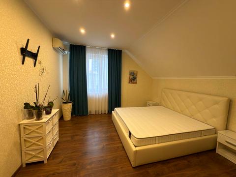 будинок за адресою Михайла Булгакова вул.