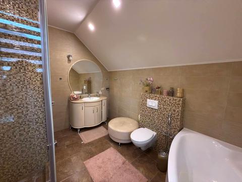 будинок за адресою Михайла Булгакова вул.