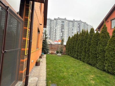 будинок за адресою Михайла Булгакова вул.