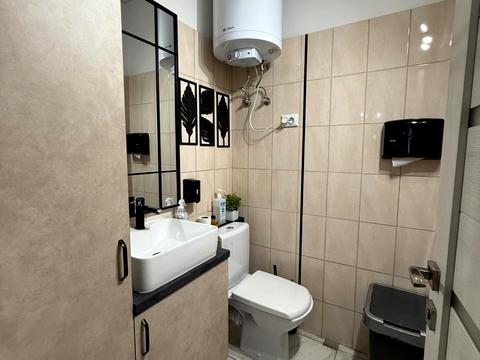 комерційна за адресою Перемоги вул., 8/4