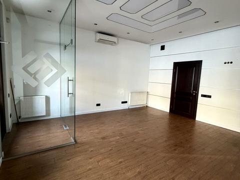 коммерческая по адресу Даниила Галицкого пл., 12