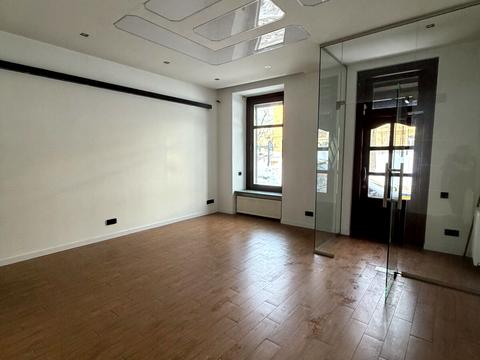 коммерческая по адресу Даниила Галицкого пл., 12