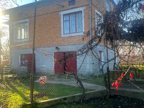 дом по адресу Центральна