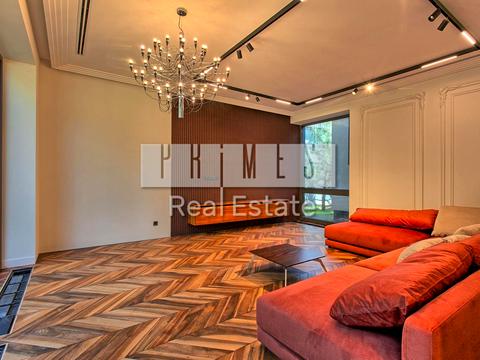 будинок за адресою Набережна вул.