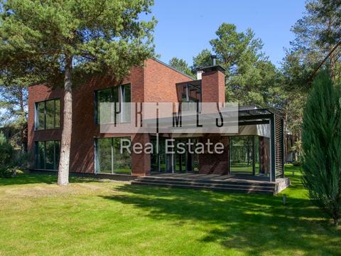 будинок за адресою Набережна вул.