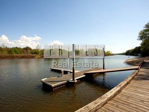 будинок за адресою Набережна вул.