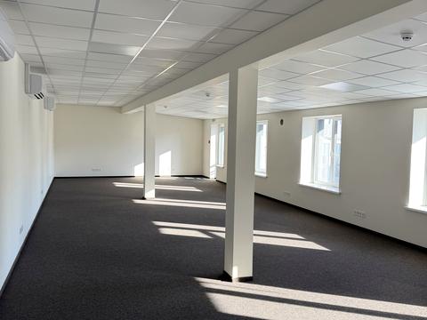 комерційна за адресою Львів, Героїв УПА вул., 73