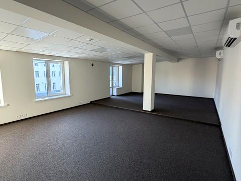 комерційна за адресою Львів, Героїв УПА вул., 73