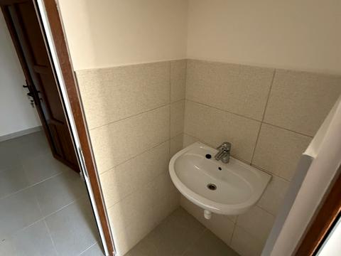 комерційна за адресою Львів, Героїв УПА вул., 73